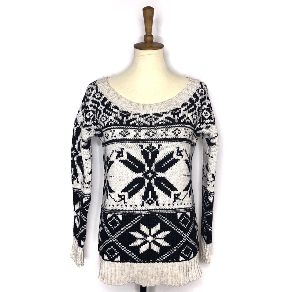 4 FOR $20 American Eagle Outfitters Sweater